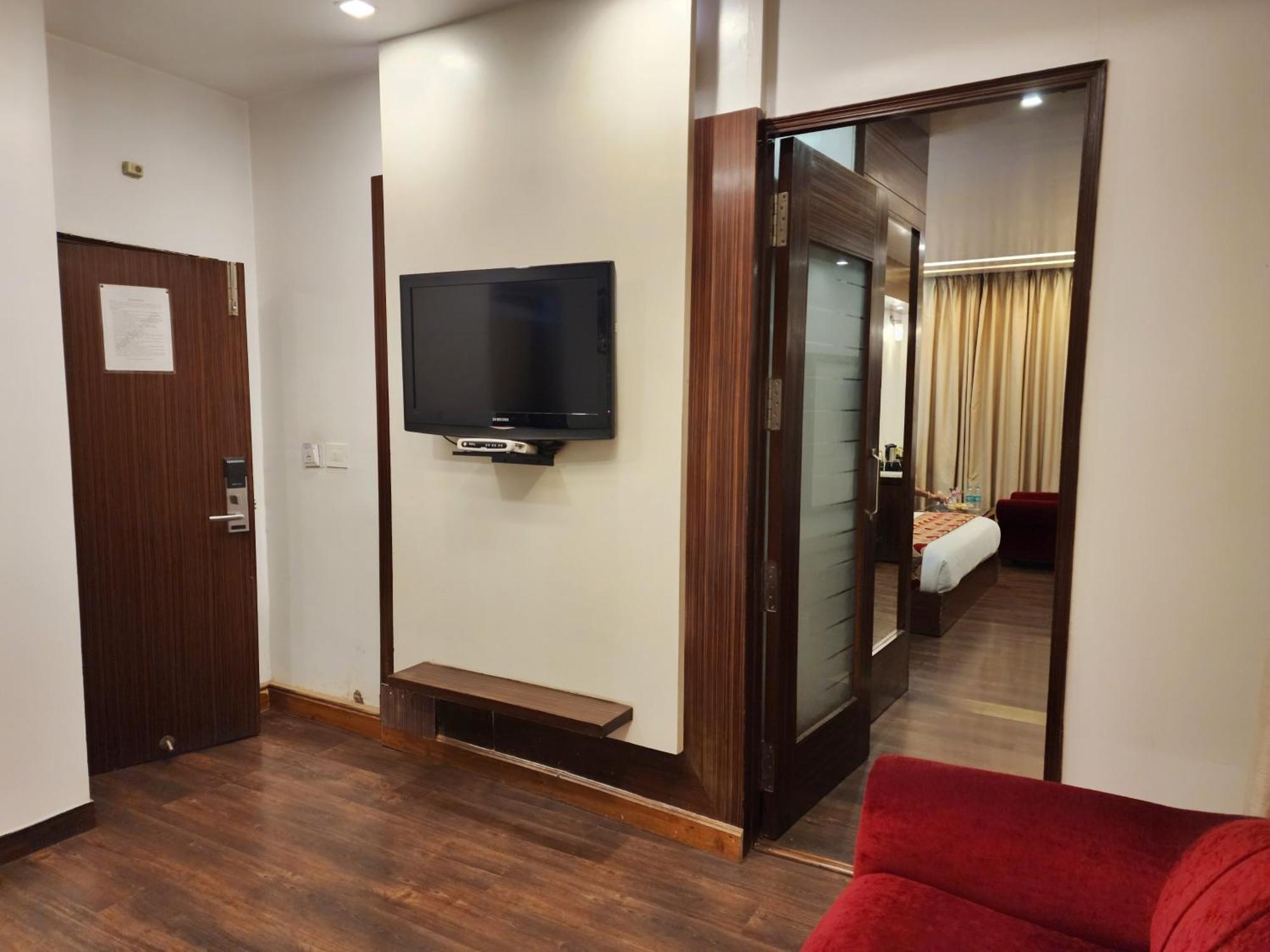 Hotel Surya Шимла Экстерьер фото