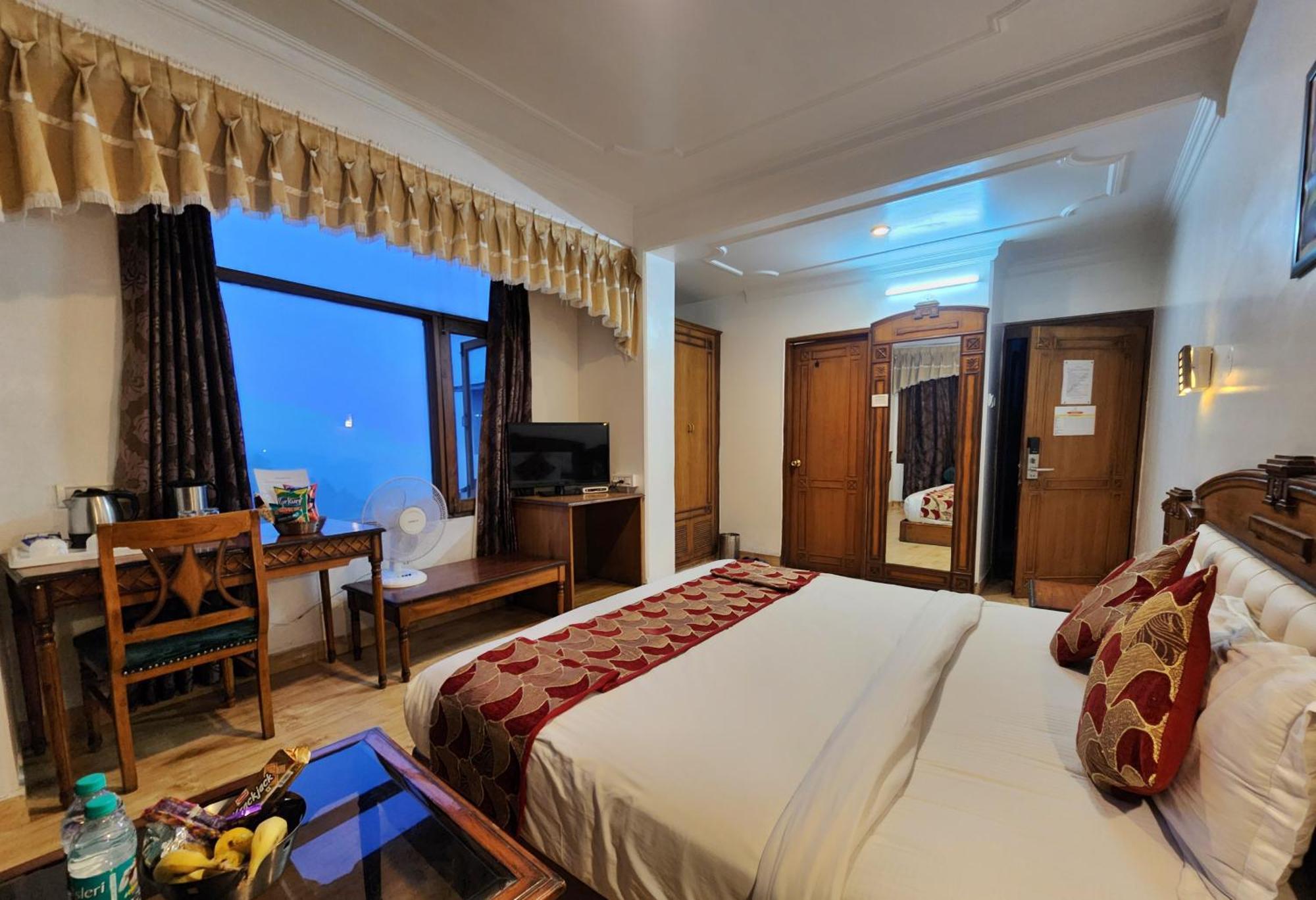 Hotel Surya Шимла Экстерьер фото