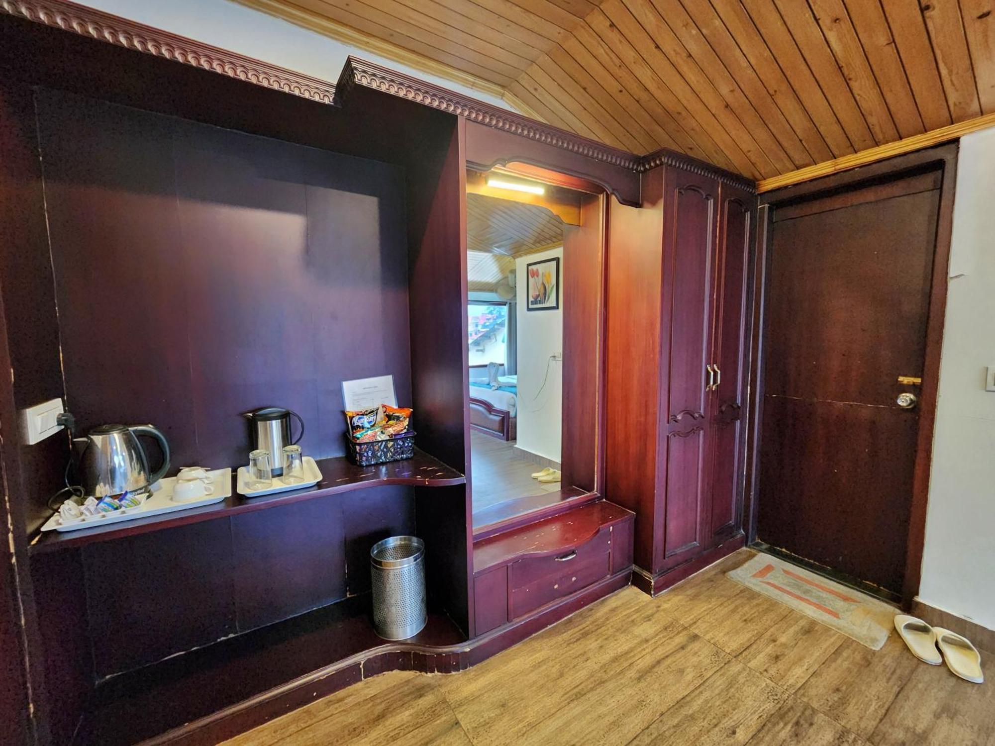 Hotel Surya Шимла Экстерьер фото