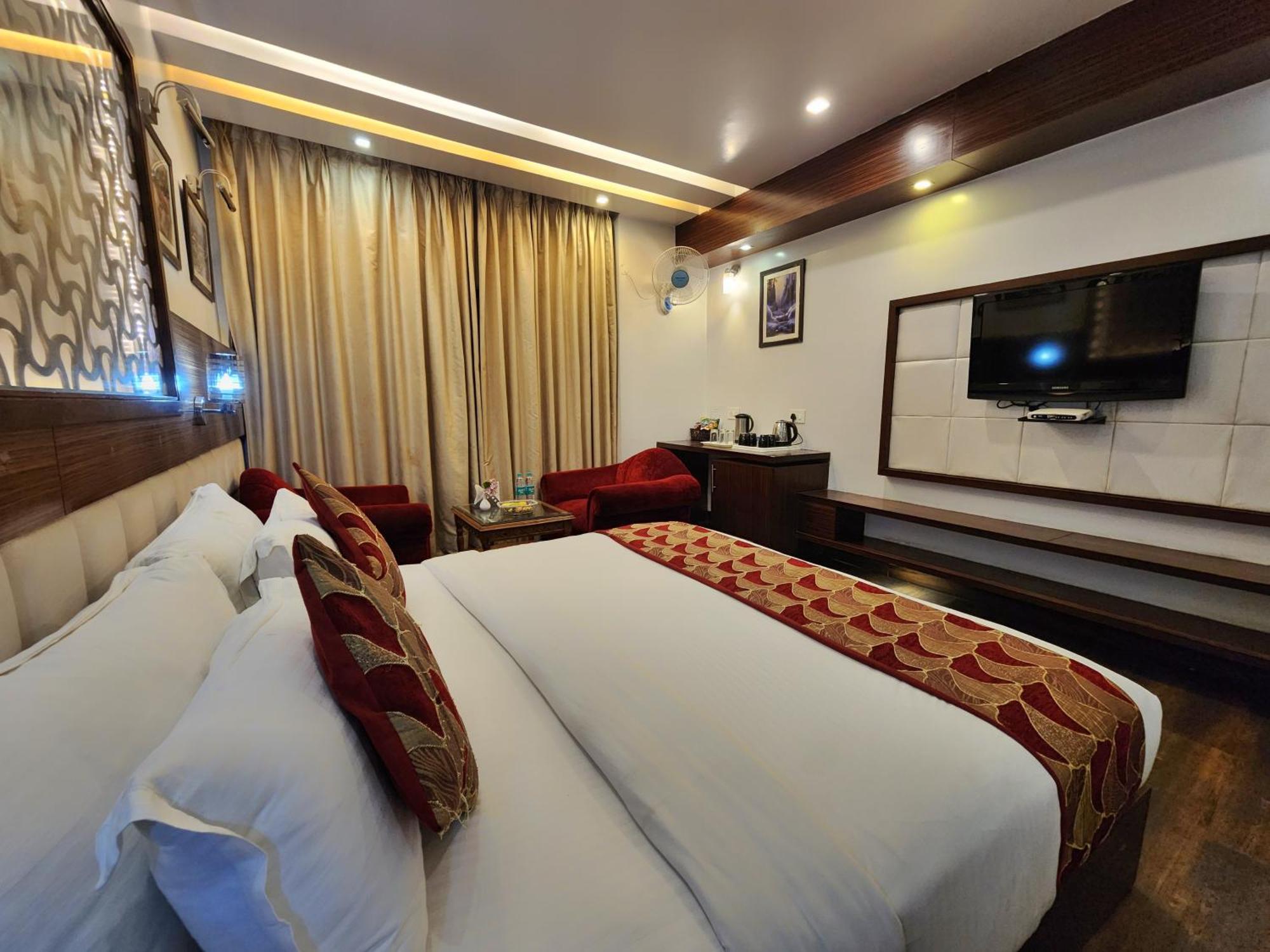 Hotel Surya Шимла Экстерьер фото