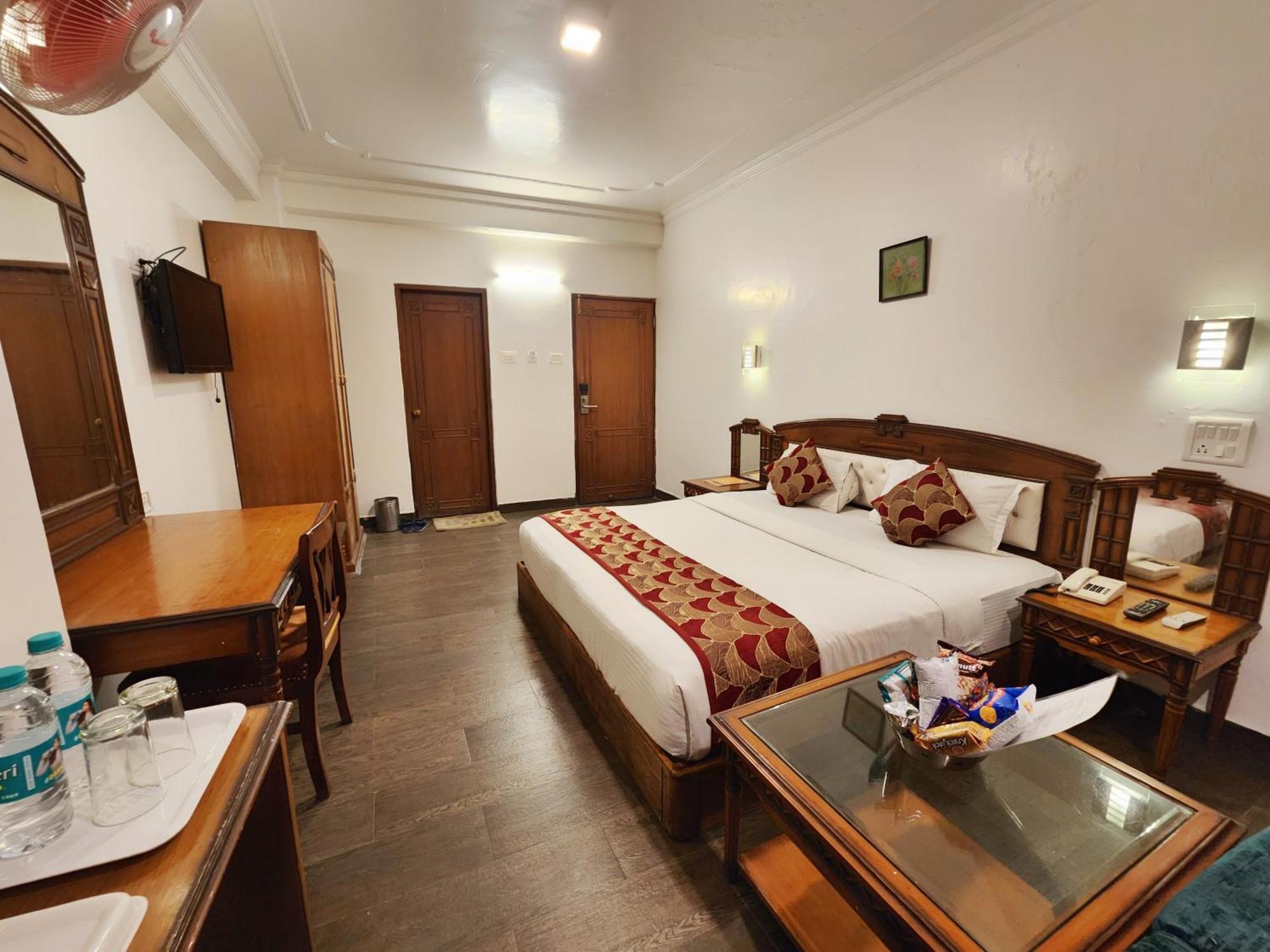 Hotel Surya Шимла Экстерьер фото