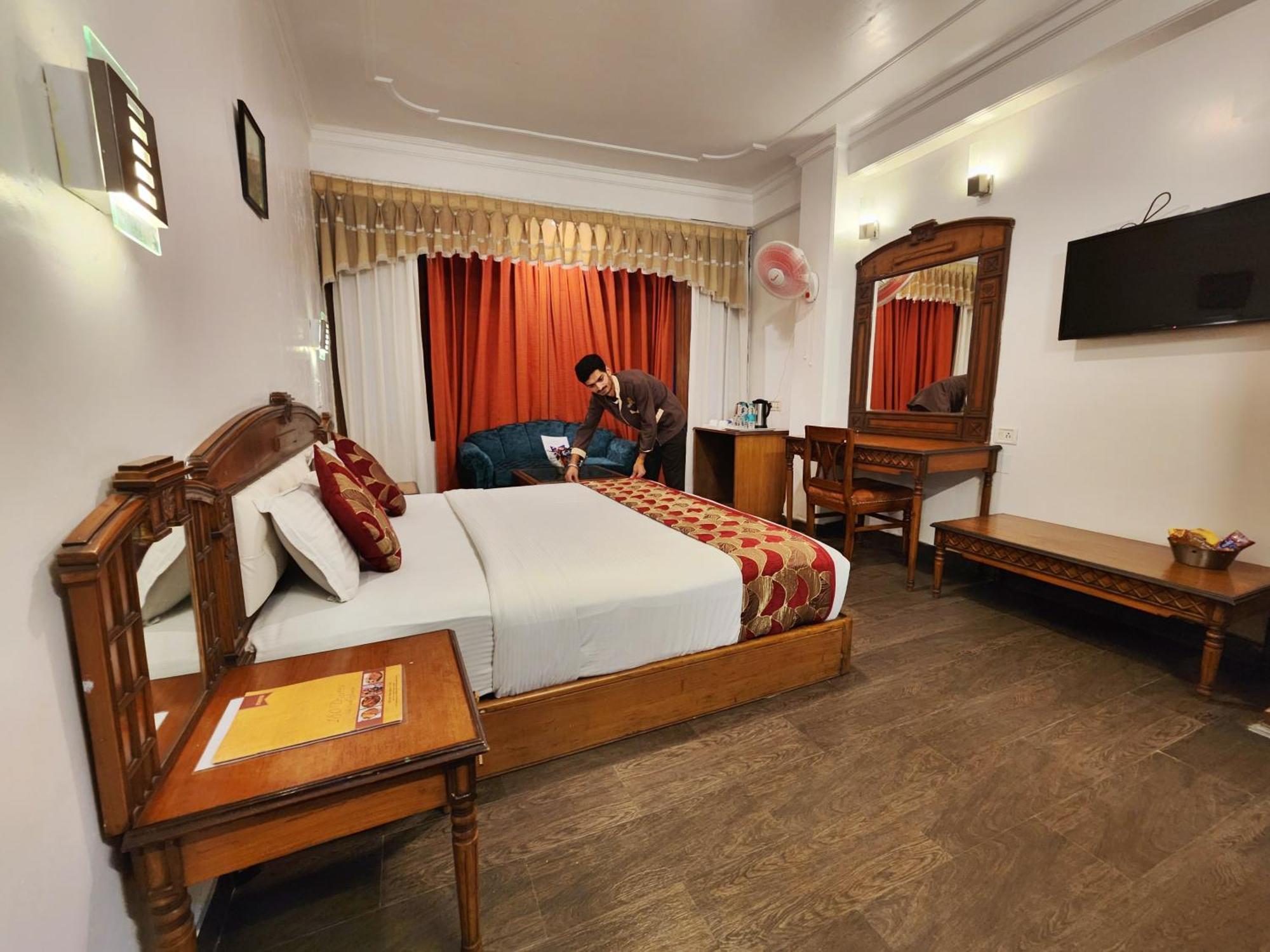 Hotel Surya Шимла Экстерьер фото