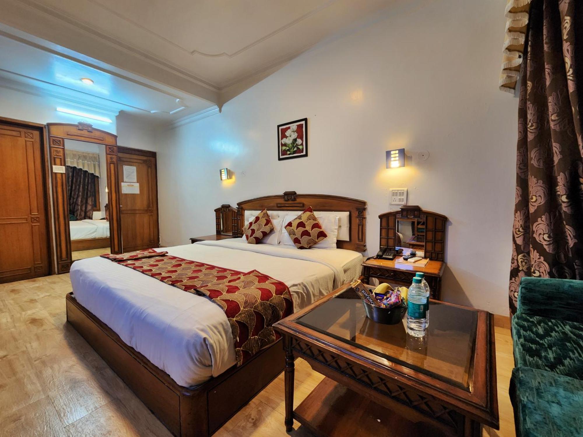 Hotel Surya Шимла Экстерьер фото